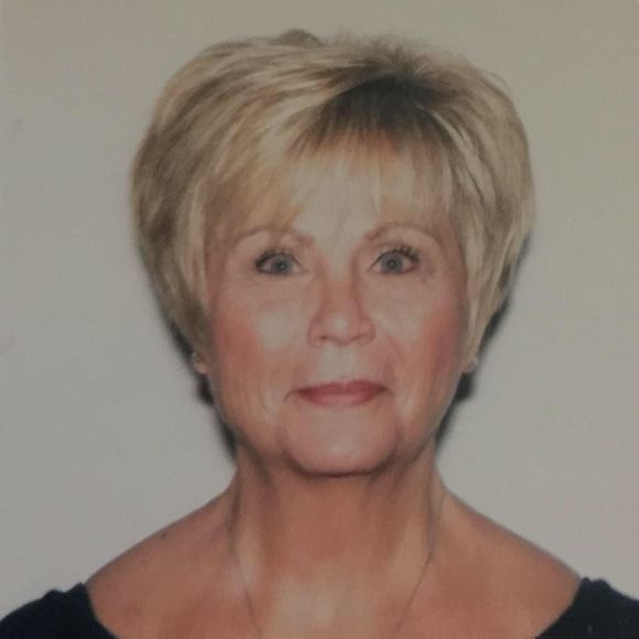 Meet your Posher, Sandie - Picture 1 of 1